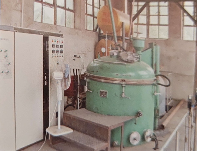 真空感應霧化制粉爐